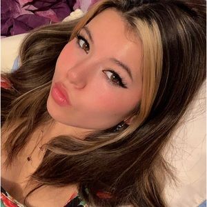 Meet your Posher, Kassandra